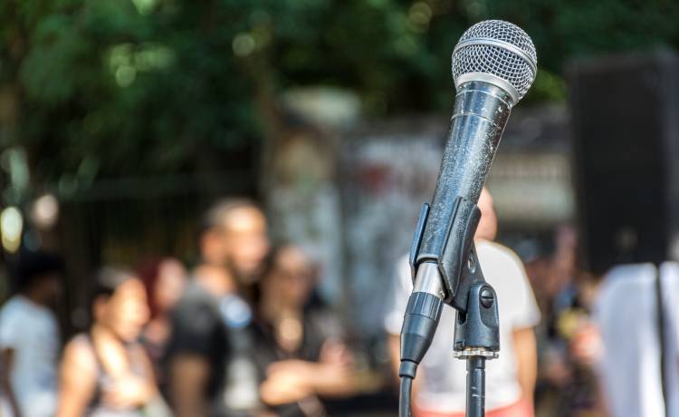 Śpiewała "All of Me" na ulicy. Na jej występ patrzył John Legend! Jego reakcja sprawiła, że internauci oszaleli z zachwytu [WIDEO]