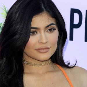 Kylie Jenner w odważnej stylizacji. Celebrytka śmiało prezentuje biust 