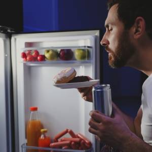 Co jeść na noc, żeby rano nie mieć problemów?