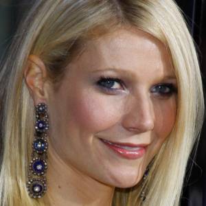 Córka Gwyneth Paltrow ma 19 lat i wygląda jak jej matka i... babcia! [FOTO]