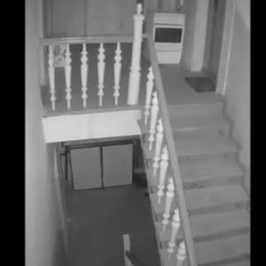 Monitoring zarejestrował niepokojące nagranie. Kamera nagrała ducha?! [WIDEO]
