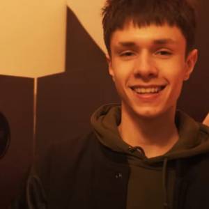 Netflix docenił polskiego rapera! Jego utwór pojawił się w serialu „Zwerbowany”