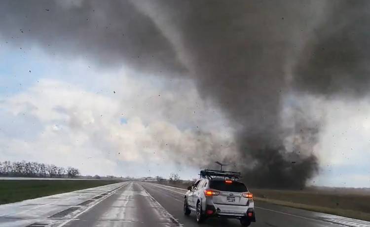 Przez USA przeszło tornado. Nagranie żywiołu mrozi krew w żyłach 