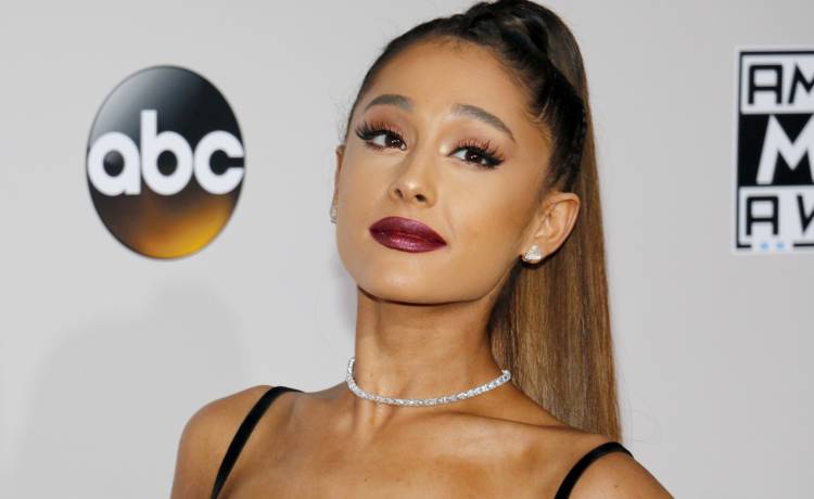 Ariana Grande jeszcze długo nie pojawi się na scenie. Artystka nie zamierza koncertować do 2022 roku