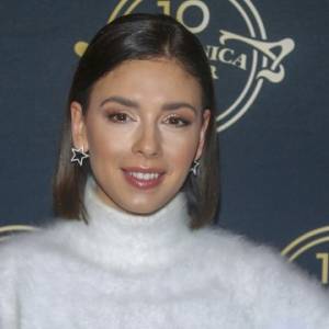 Klaudia Halejcio ubrana w same szpilki. Zapozowała w wannie. "W połowie gotowa na randkę"