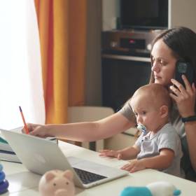 Przełomowa dla rodziców petycja trafiła do Sejmu. Będzie praca zdalna dla rodziców dzieci do 13. roku życia?