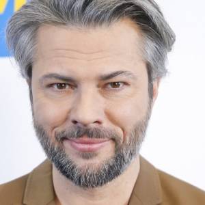 Olivier Janiak szczerze o wakacyjnych stawkach sprzed lat. "W miesiąc zarabiałem tyle ile moja mama pielęgniarka w rok" [FOTO]