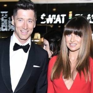 Namiętny pocałunek Anny i Roberta Lewandowskich. Trenerka podzieliła się romantycznym zdjęciem