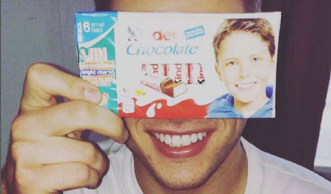 Jako dziecko został twarzą Kinder Chocolate. Josh Bateson ma dziś 28 lat! [FOTO]