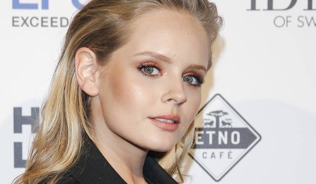 Olga Kalicka kusi głębokim dekoltem. Aktorka pokazała też, jak wygląda bez mocnego makijażu                                         