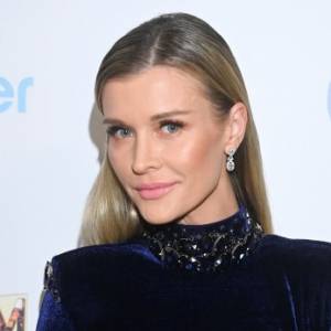 Joanna Krupa z córeczką ubierają choinkę. "Najcudowniejsze chwile" [FOTO]