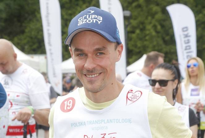 Wyobrażasz sobie Piotra Żyłę z bazooką albo w rycerskiej zbroi? Już nie musisz. Zobacz te zdjęcia!