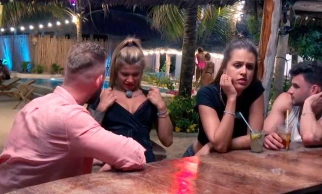 "Hotel Paradise 4". Uczestnikom podczas imprezy puściły hamulce. Robili to na oczach wszystkich [WIDEO]