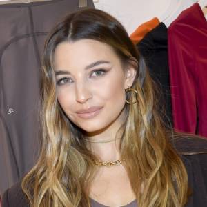 Julia Wieniawa pręży smukłe ciało w kusym bikini. "Odbiła jej palma" [FOTO]