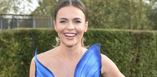 Edyta Herbuś rozpala sieć! Aktorka pręży ciało na drabinie. "Zachwycasz" [ZDJĘCIA]