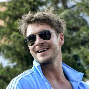 Mikołaj Roznerski pochwalił się w sieci, z kim się spotkał. To aktorka doskonale znana widzom! 