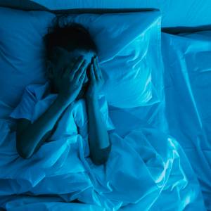 Przyśnił ci się ktoś zmarły? Sprawdź, co to oznacza