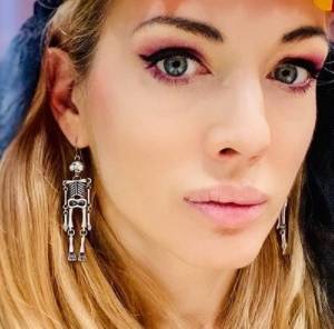 Izabella Łukomska-Pyżalska odsłania pośladki w skąpym bikini. "Mama 6-stki dzieci? Niemożliwe"                                                                       