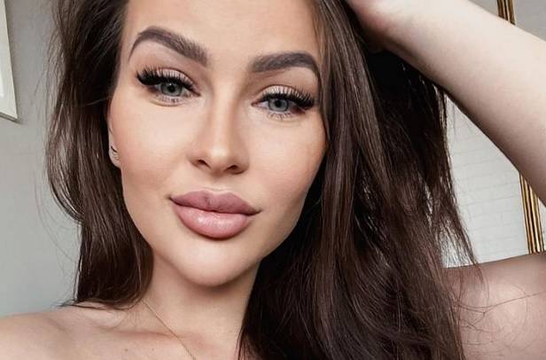 "Warsaw Shore". Anna Sowińska pozuje w sportowym stroju. Cztery miesiące temu została mamą. "Wracam do swojej formy"