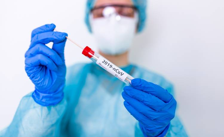 Pracodawca zleci test, pracownik nie będzie mógł odmówić. Jest komentarz Niedzielskiego 