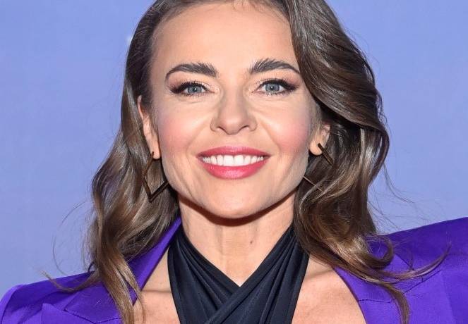 Edyta Herbuś w koronce wśród świec. "Te świeczki nie potrzebują ognia obok Ciebie" [FOTO]