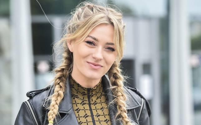 Marcelina Zawadzka relaksuje się na balkonie. Internauci: "Naturalnie piękna" [ZDJĘCIA]