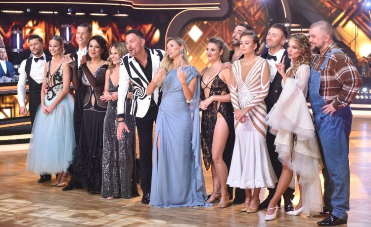 Dobre oceny jurorów nie pomogły! Faworyci żegnają sie z "Tańcem z Gwiazdami". Internauci oburzeni [WIDEO]
