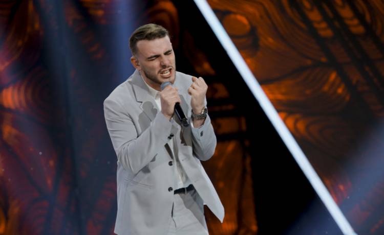 Eurowizja. Krystian Ochman przez chorobę odwołuje występy. Co z udziałem w preselekcjach?