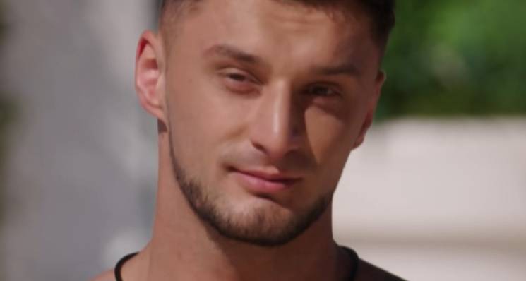 "Love Island 7". Burza w komentarzach po prezentacji nowego uczestnika. Nie jest singlem? Widzowie mają podejrzenia! 