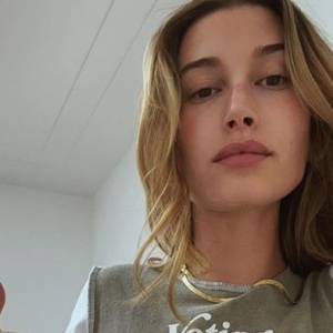 Hailey Bieber zaskoczyła fanów. Modelka odsłoniła nowe tatuaże!