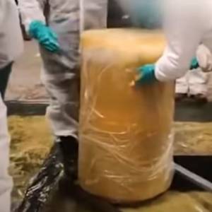 Straż Graniczna przejęła ponad 3 tony kokainy wartej 334 miliony złotych! Przemytnicy schowali ją w pulpie ananasowej