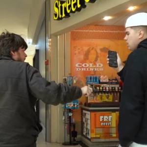 Youtuber chciał zrobić żart w centrum handlowym. Został postrzelony [WIDEO]