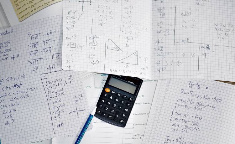 Matura 2023. Takie przybory możesz zabrać na egzamin. Niektóre z nich musisz wziąć obowiązkowo