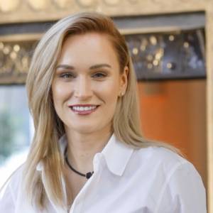 Kamila z "Rolnik szuka żony 8" pokazała, jak szalała na parkiecie. Nie była sama! Kto jej towarzyszył? [ZDJĘCIA]