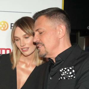 Partnerka Krzysztofa Ibisza jest od niego młodsza o 27 lat. "Ludzie pytają mnie, czy jestem córką, czy żoną"