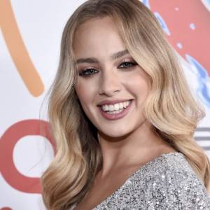 Wiktoria Gąsiewska pokazuje swoje akrobacje na łóżku. "Cudo" [NAGRANIE]