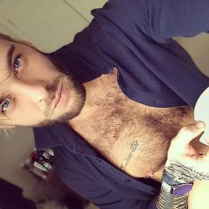 "Love Island". Nowy uczestnik i jego "podejrzane" tatuaże. To wyznania miłości