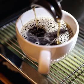 Dodaj ten składnik do kawy – twoje serce i mózg będą ci wdzięczne!