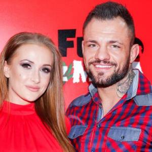 Trybson z "Warsaw Shore" na uroczym zdjęciu z córkami. Dla nich przebrał się za księżniczkę