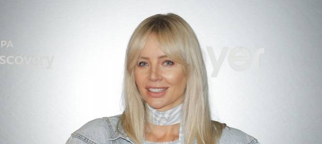 Agnieszka Woźniak-Starak odsłoniła ciało w prześwitującej kreacji. Złocisty materiał ujawnia wszystko. "Milion dolarów" [FOTO]