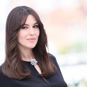 Monica Bellucci zniewala. 57-latka cała w kwiatach! [WIDEO]