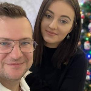 Grzegorz Bardowski z "Rolnik szuka żony" "przyłapany" na zdjęciu. "Znajdę sobie kogoś, kto będzie patrzył na mnie tak, jak Grzesiek patrzy na pączka"