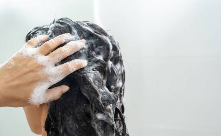 Japoński sposób mycia włosów, fot. Shutterstock