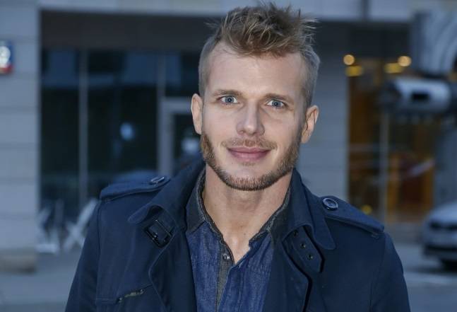 Tomasz Ciachorowski pręży muskuły, nie mając na sobie prawie nic! Gorąco w komentarzach [ZDJĘCIE]                  