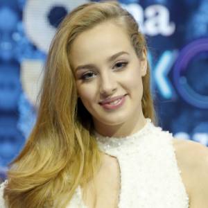 Wiktoria Gąsiewska w koronkowym stroju przed obiektywem. Fani: "Tylko założyć koronę miss"