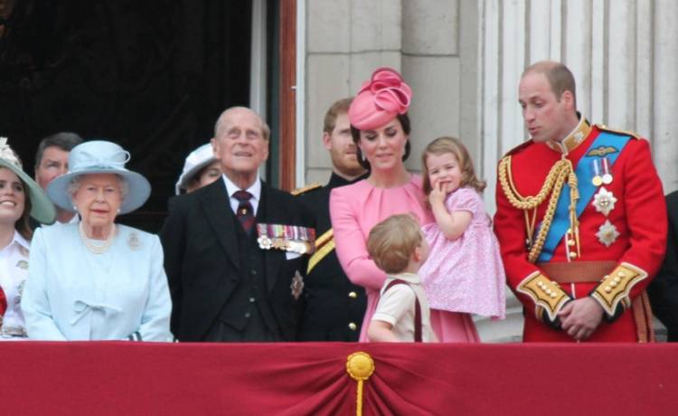 Pałac Kensington opublikował urocze zdjęcia! Mała księżniczka Charlotte w obiektywie księżnej Kate