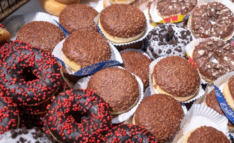 Pączki w tłusty czwartek, fot. ARKADIUSZ ZIOLEK/East News