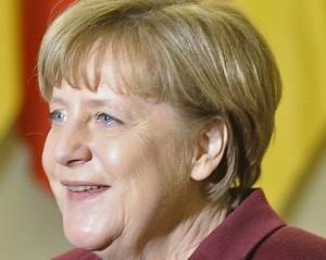 Angela Merkel nie będzie już kandydować, więc dostała misia. Podobny?