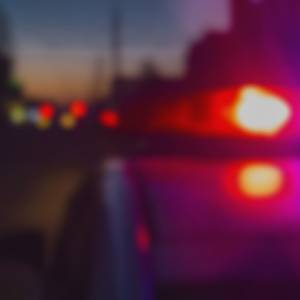 Wjechał w kiosk i... uciekł. Policjantom tłumaczył, że za szybko jechał