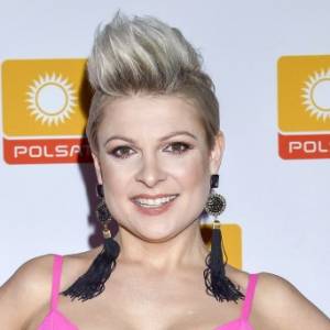 Magdalena Narożna z zespołu Piękni i Młodzi nie do poznania. Od różowych włosów trudno oderwać wzrok! [ZDJĘCIE]